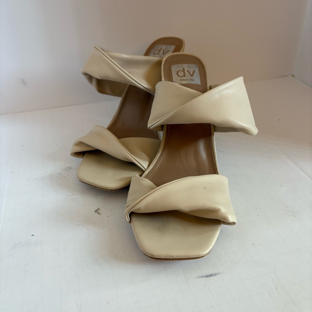 DV by Dolce Vita Women's Beige Heeled Sandals